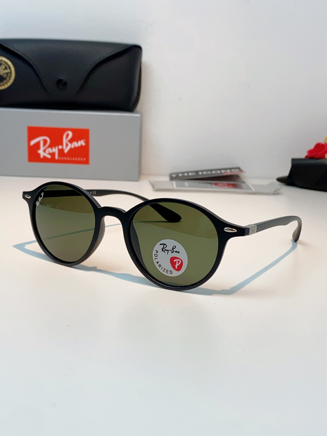 RayBan雷朋 2026新款经典小圆框偏光墨镜上线专柜，复古耐看不挑穿搭，偏光镜片防晒护眼，简约黑框低
