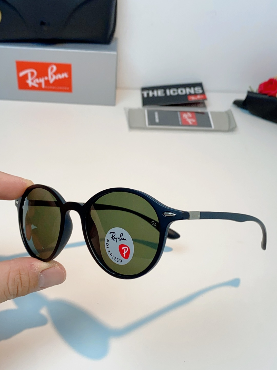 RayBan雷朋 2026新款经典小圆框偏光墨镜上线专柜，复古耐看不挑穿搭，偏光镜片防晒护眼，简约黑框低