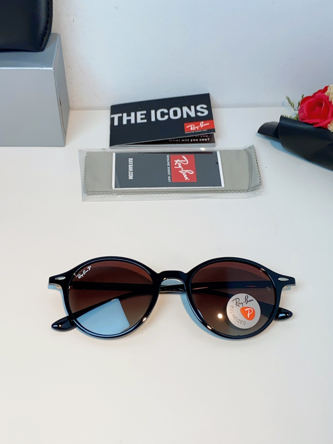 RayBan雷朋 2026新款经典小圆框偏光墨镜上线专柜，复古耐看不挑穿搭，偏光镜片防晒护眼，简约黑框低
