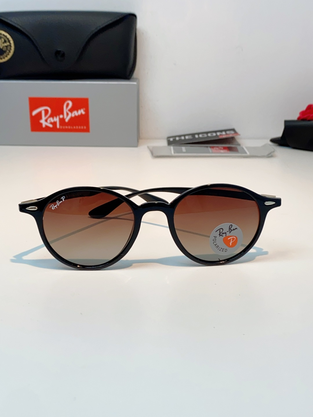 RayBan雷朋 2026新款经典小圆框偏光墨镜上线专柜，复古耐看不挑穿搭，偏光镜片防晒护眼，简约黑框低