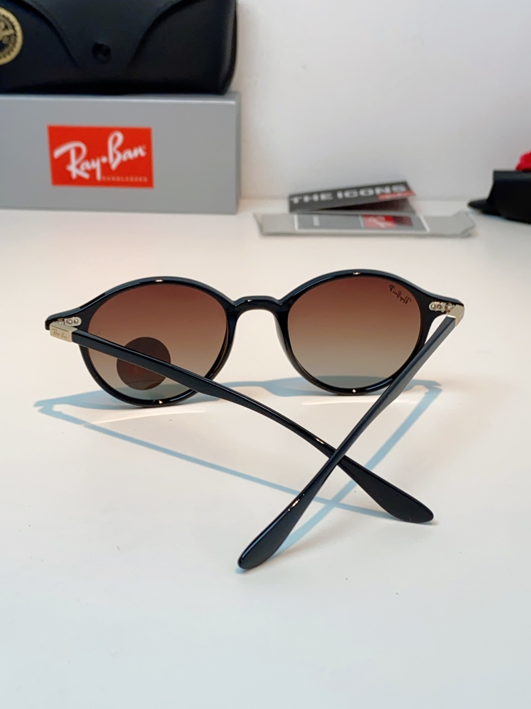 RayBan雷朋 2026新款经典小圆框偏光墨镜上线专柜，复古耐看不挑穿搭，偏光镜片防晒护眼，简约黑框低