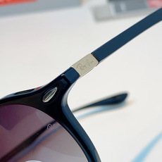 RayBan雷朋 2026新款经典小圆框偏光墨镜上线专柜,复古耐看不挑穿搭,偏光镜片防晒护眼,简约黑框低 RayBan雷朋 2026新款经典小圆框偏光墨镜上线专柜,复古耐看不挑穿搭,偏光镜片防晒护眼,简约黑框低