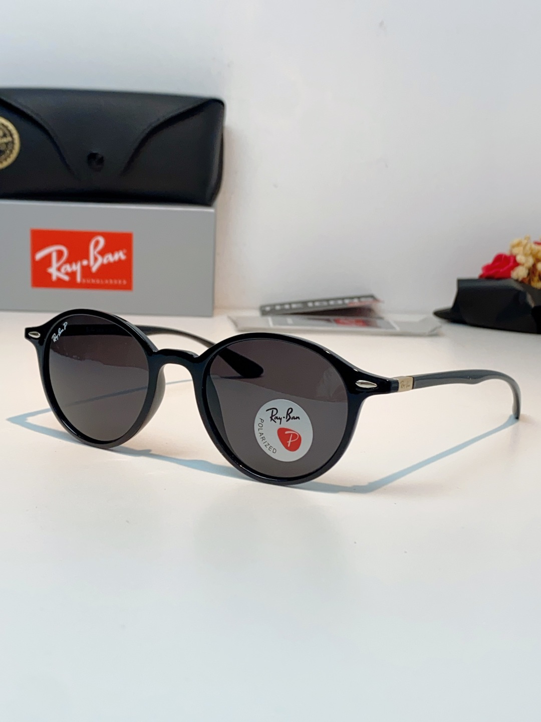 RayBan雷朋 2026新款经典小圆框偏光墨镜上线专柜，复古耐看不挑穿搭，偏光镜片防晒护眼，简约黑框低