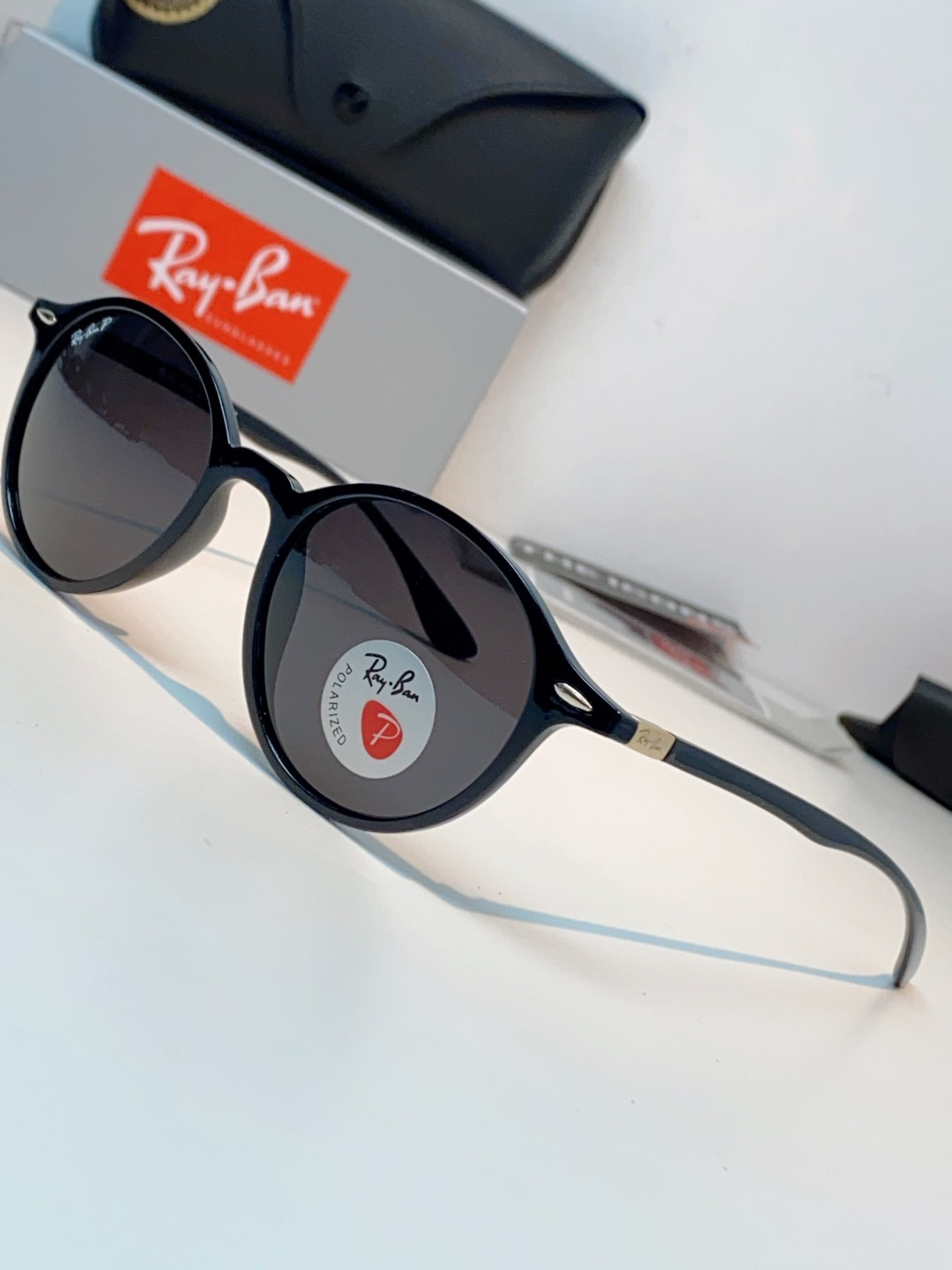 RayBan雷朋 2026新款经典小圆框偏光墨镜上线专柜，复古耐看不挑穿搭，偏光镜片防晒护眼，简约黑框低