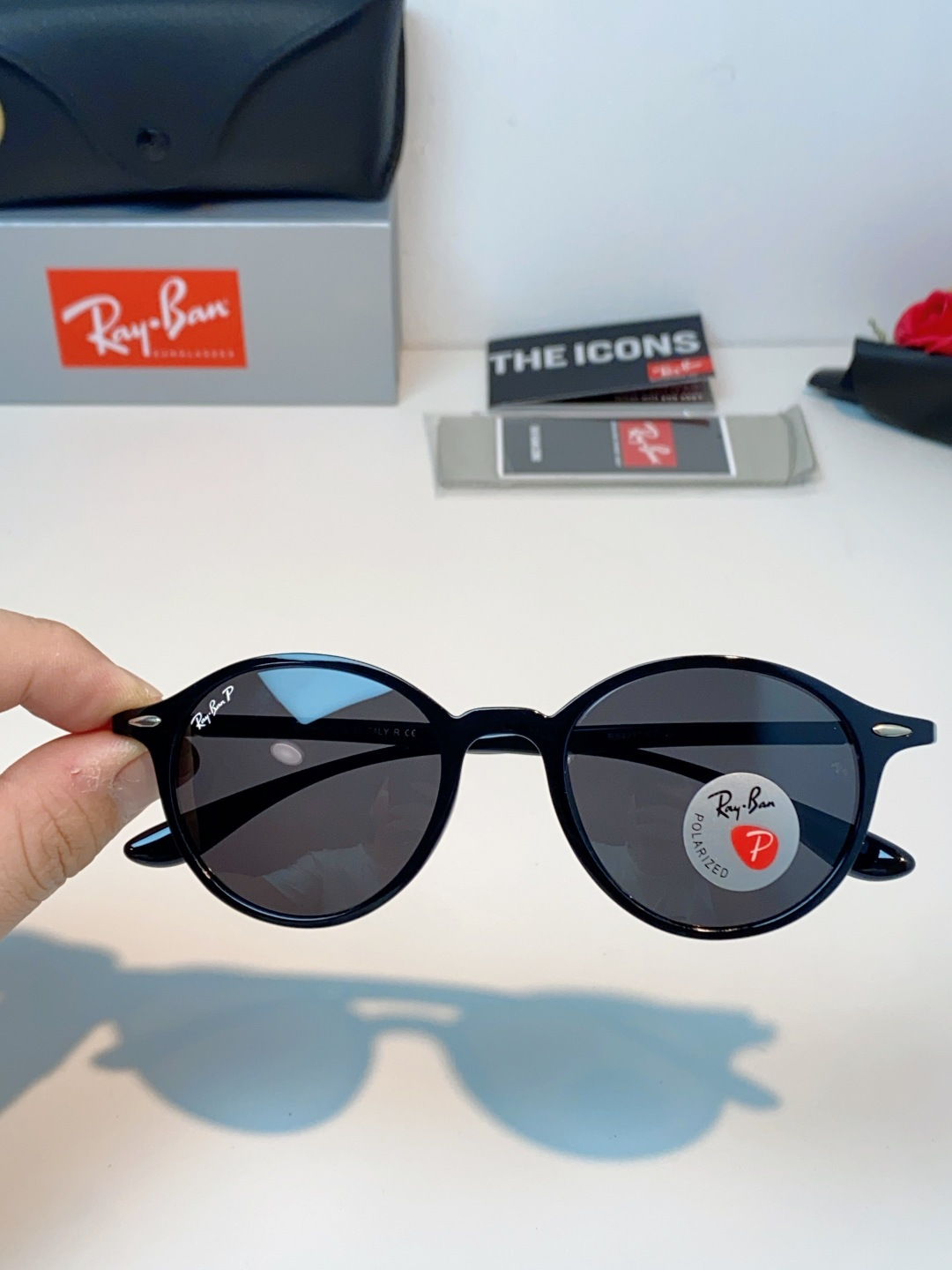 RayBan雷朋 2026新款经典小圆框偏光墨镜上线专柜，复古耐看不挑穿搭，偏光镜片防晒护眼，简约黑框低