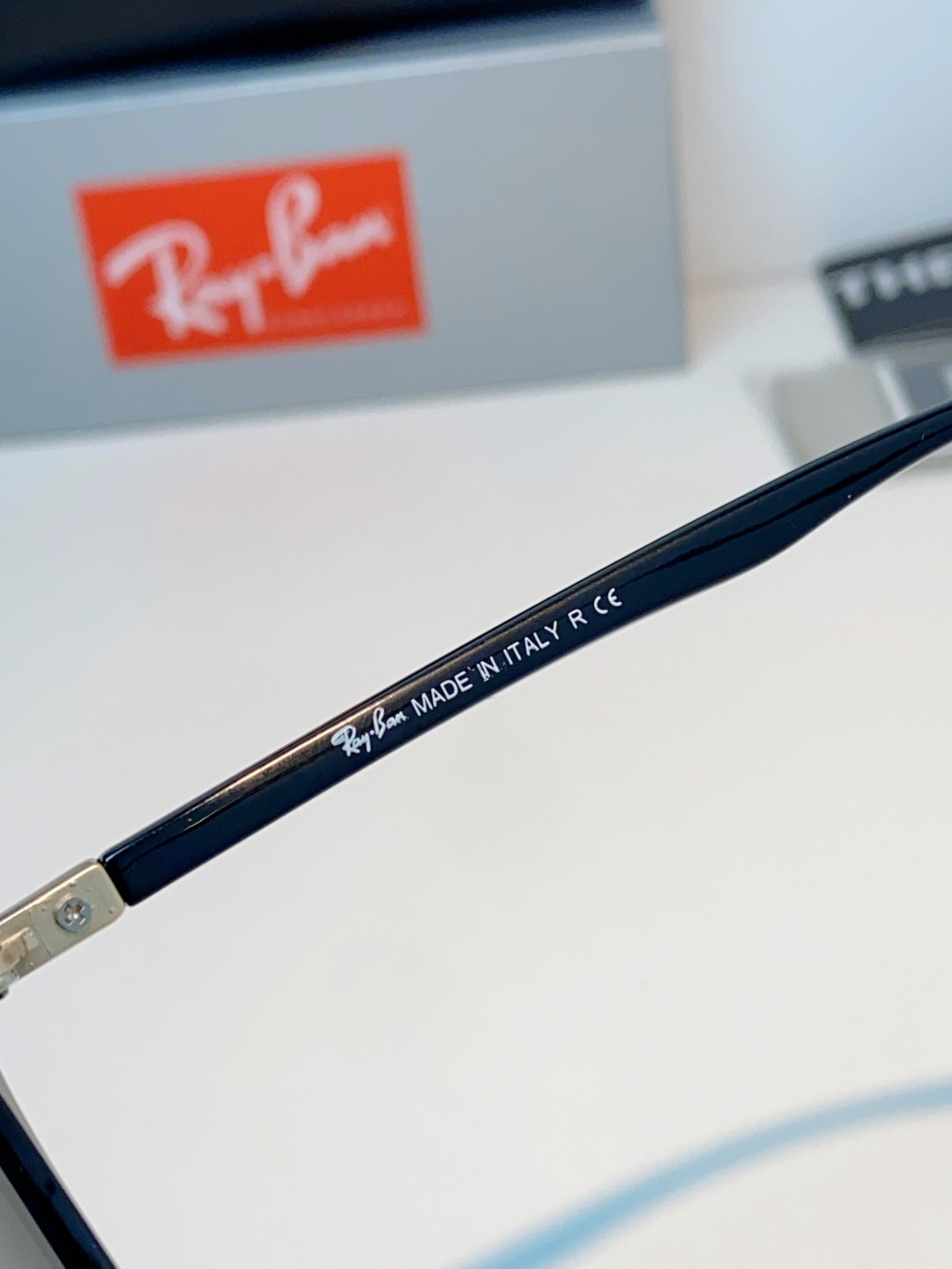 RayBan雷朋 2026新款经典小圆框偏光墨镜上线专柜，复古耐看不挑穿搭，偏光镜片防晒护眼，简约黑框低