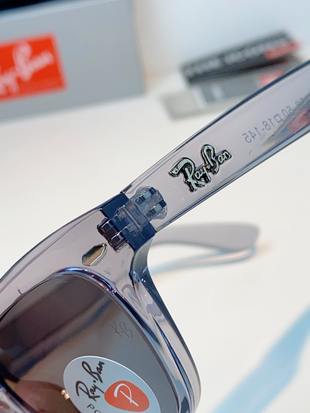 RayBan雷朋 永不过时的经典Wayfarer徒步者系列，这副哑光黑真的低调又耐看，告别亮黑的张扬，高