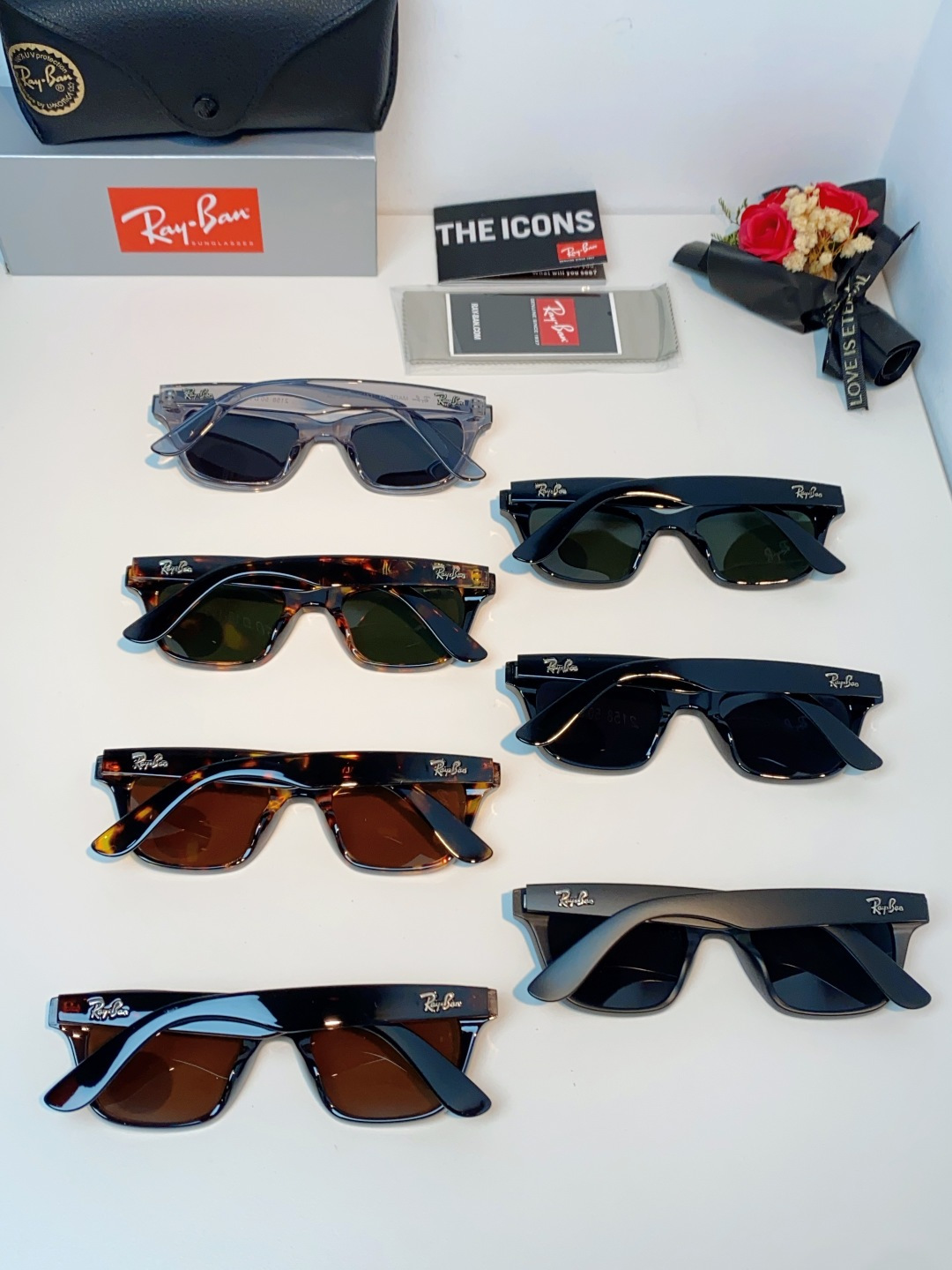 RayBan雷朋 永不过时的经典Wayfarer徒步者系列，这副哑光黑真的低调又耐看，告别亮黑的张扬，高