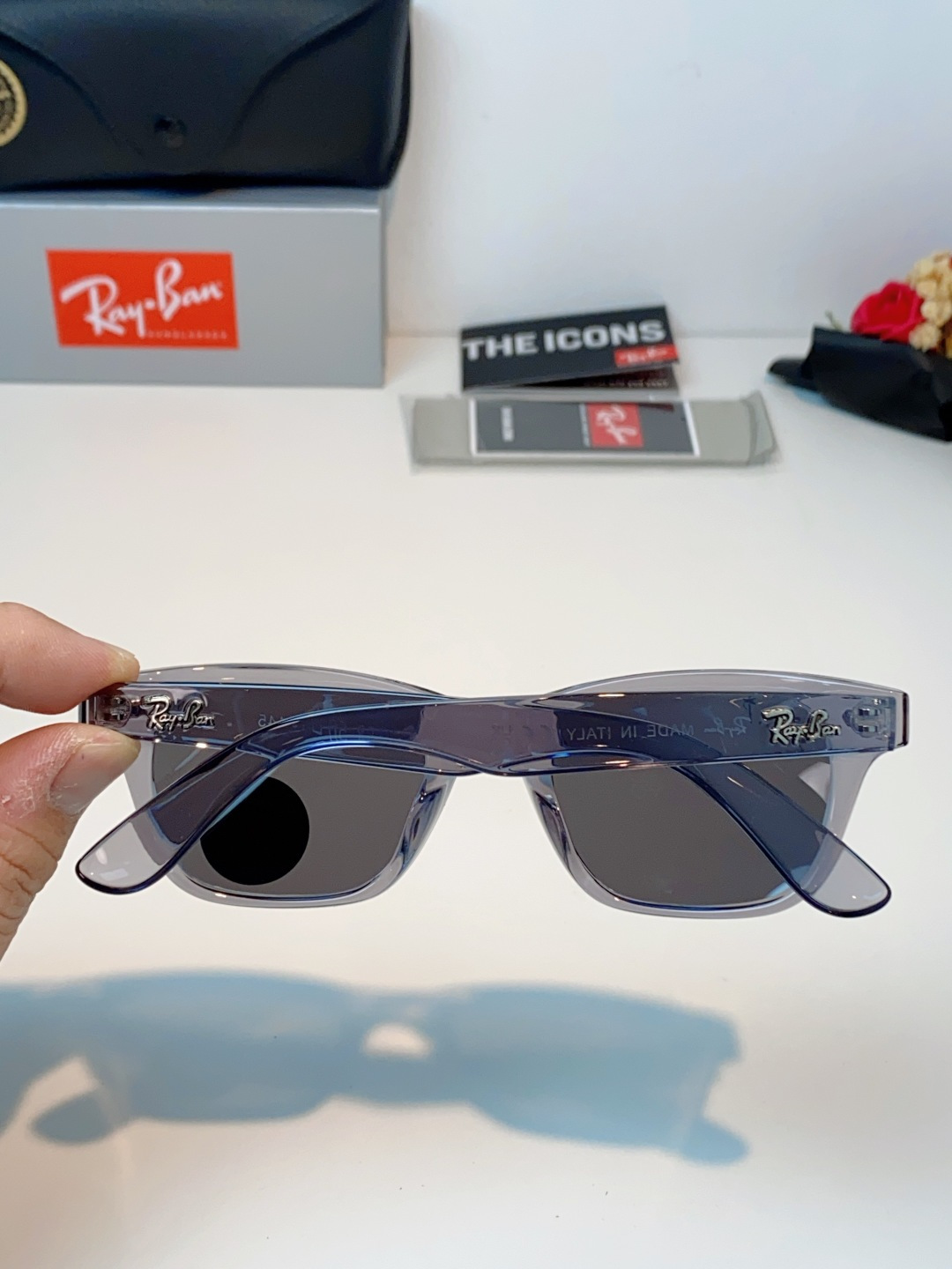 RayBan雷朋 永不过时的经典Wayfarer徒步者系列，这副哑光黑真的低调又耐看，告别亮黑的张扬，高