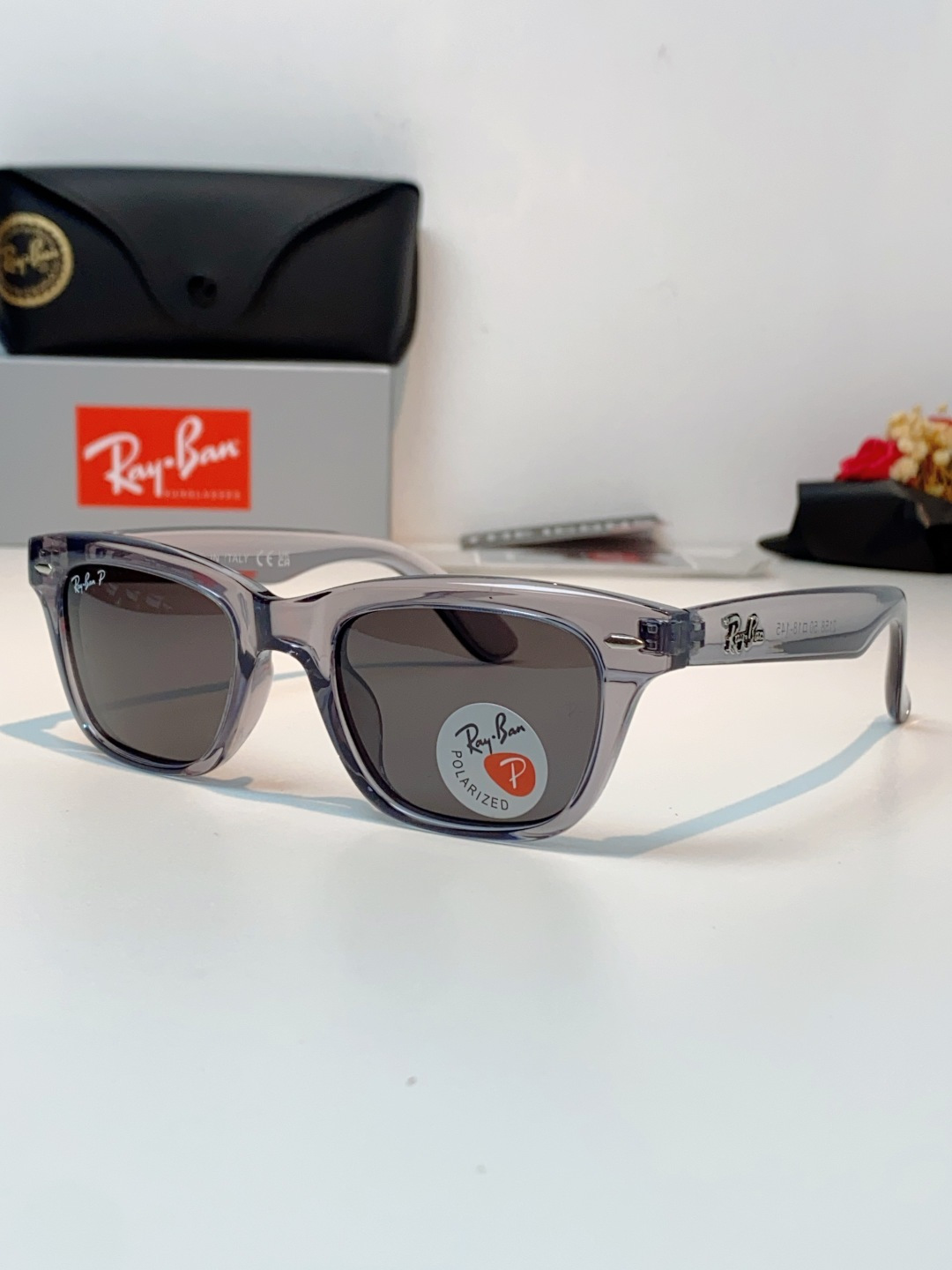 RayBan雷朋 永不过时的经典Wayfarer徒步者系列，这副哑光黑真的低调又耐看，告别亮黑的张扬，高