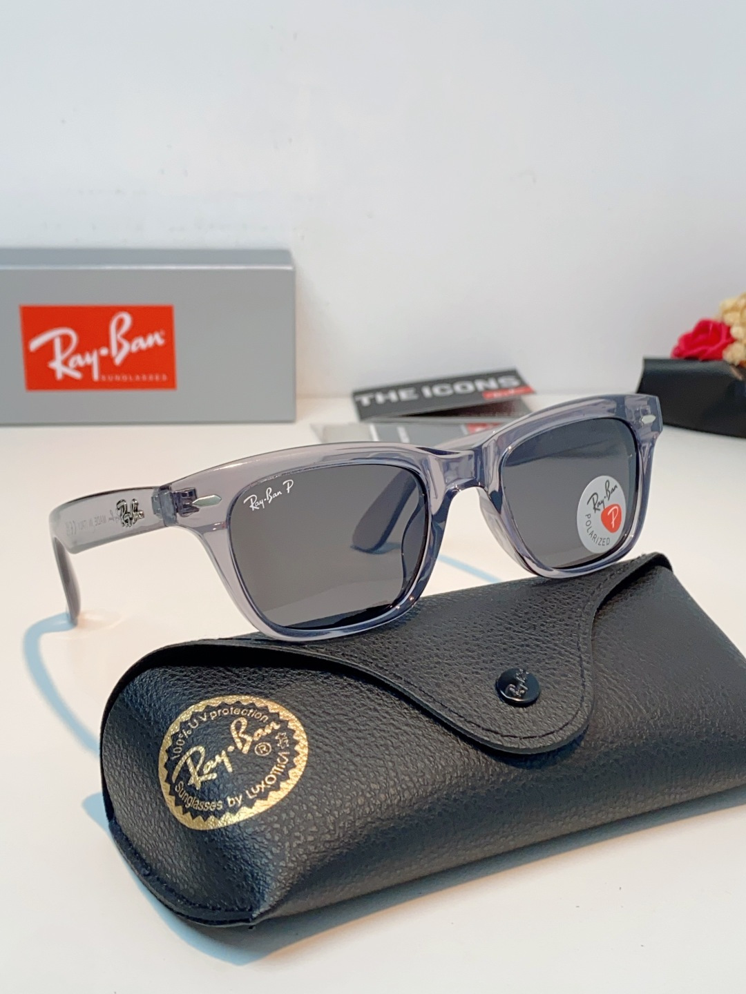 RayBan雷朋 永不过时的经典Wayfarer徒步者系列，这副哑光黑真的低调又耐看，告别亮黑的张扬，高