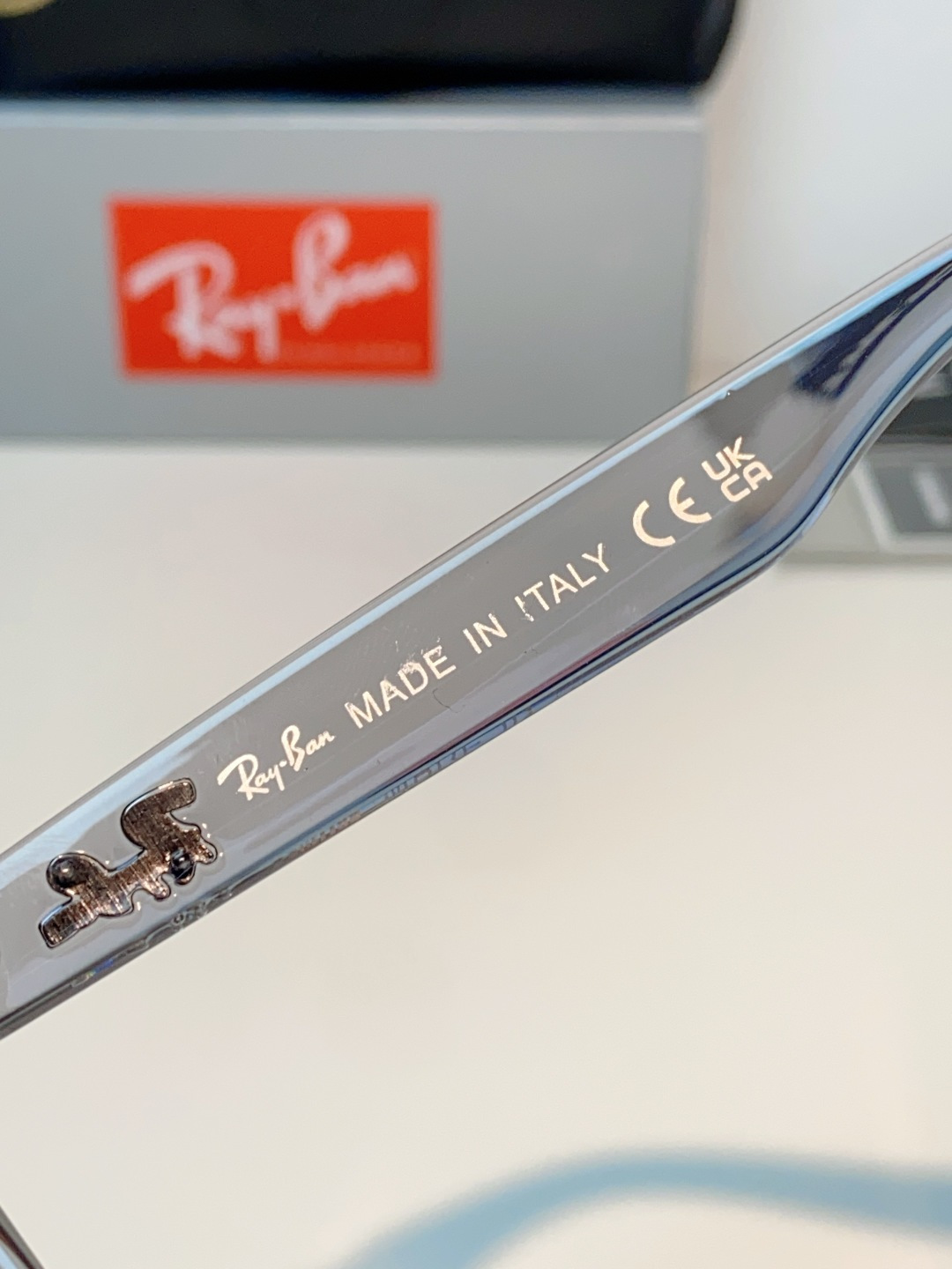 RayBan雷朋 永不过时的经典Wayfarer徒步者系列，这副哑光黑真的低调又耐看，告别亮黑的张扬，高