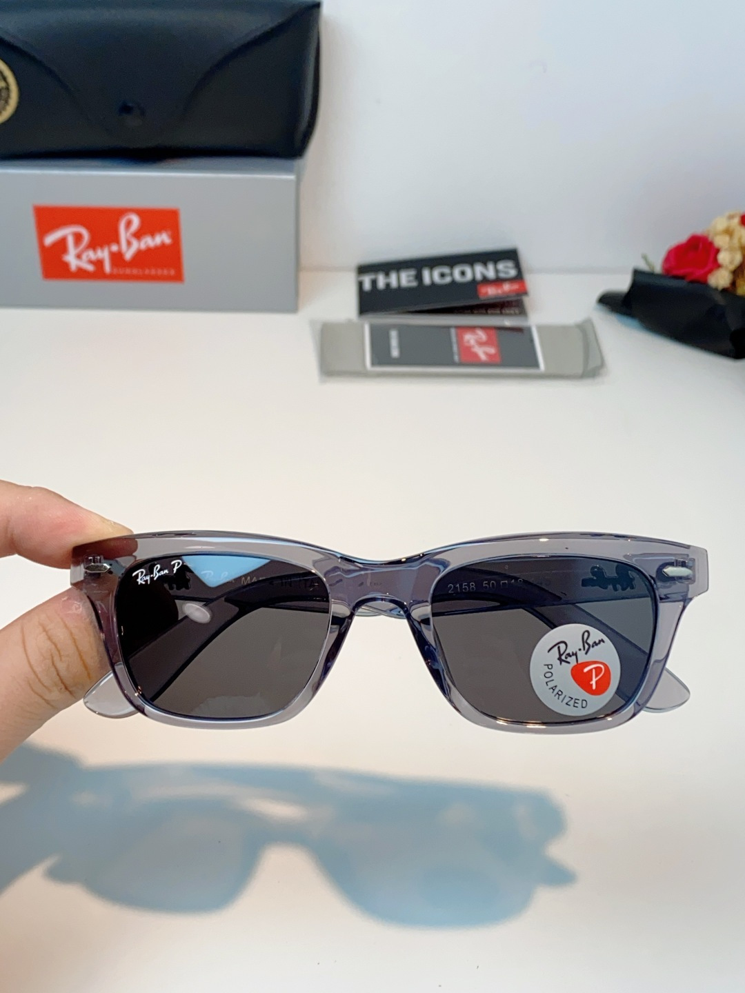 RayBan雷朋 永不过时的经典Wayfarer徒步者系列，这副哑光黑真的低调又耐看，告别亮黑的张扬，高