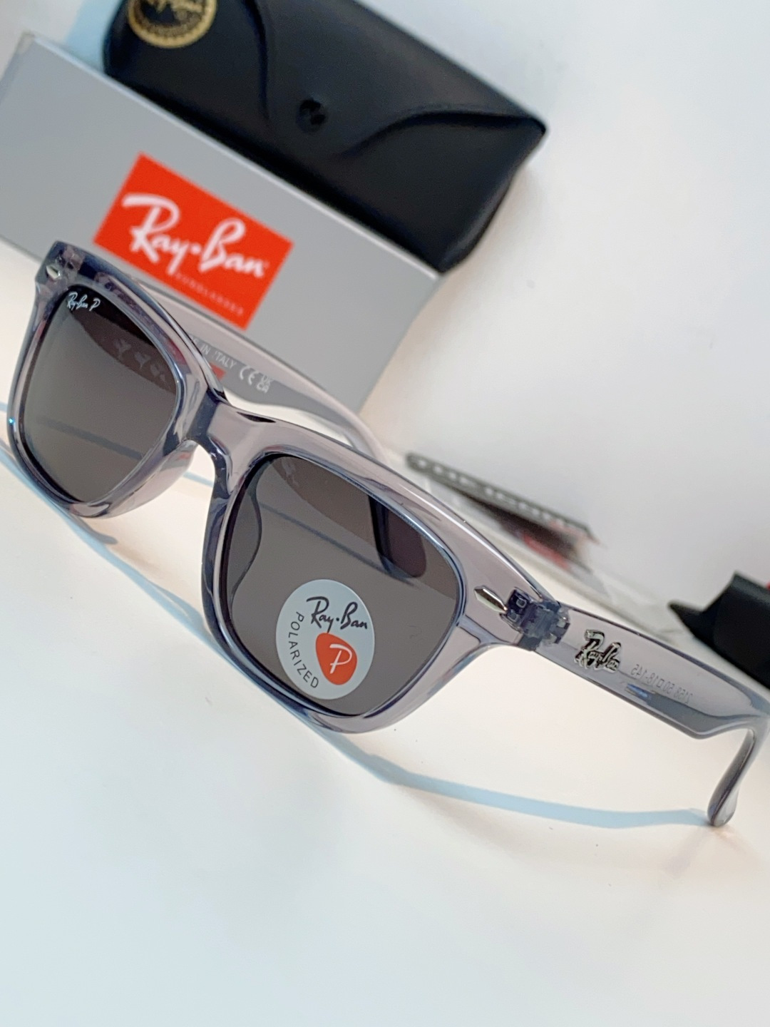 RayBan雷朋 永不过时的经典Wayfarer徒步者系列，这副哑光黑真的低调又耐看，告别亮黑的张扬，高