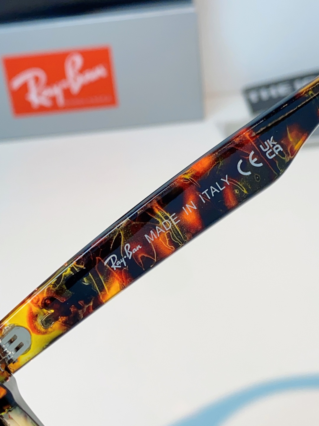 RayBan雷朋 永不过时的经典Wayfarer徒步者系列，这副哑光黑真的低调又耐看，告别亮黑的张扬，高