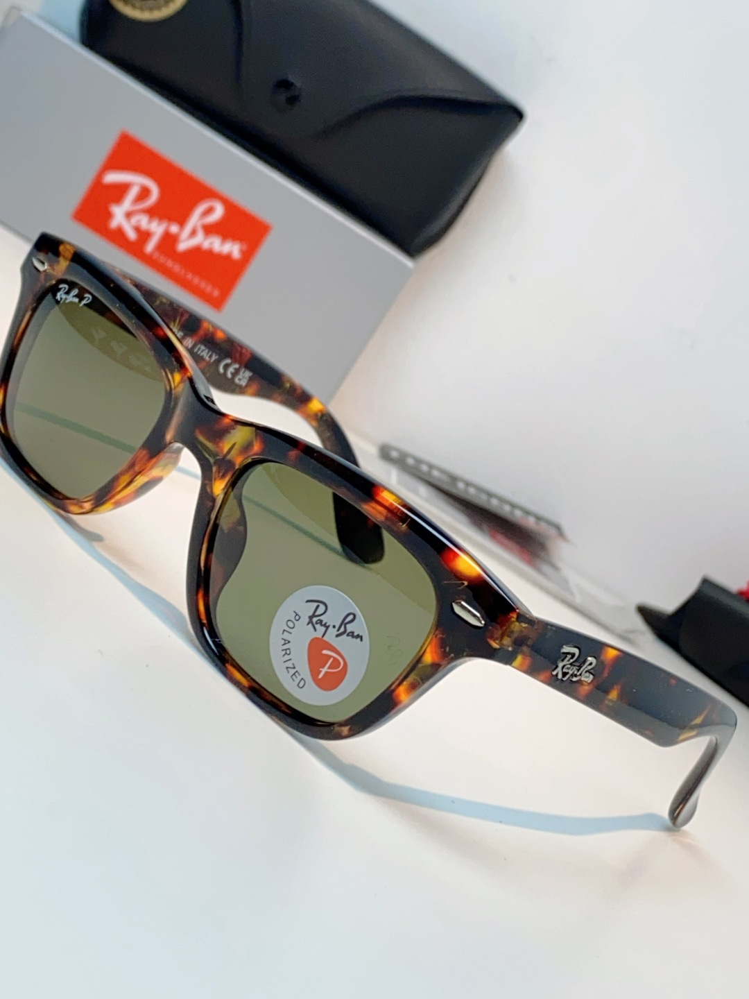 RayBan雷朋 永不过时的经典Wayfarer徒步者系列，这副哑光黑真的低调又耐看，告别亮黑的张扬，高