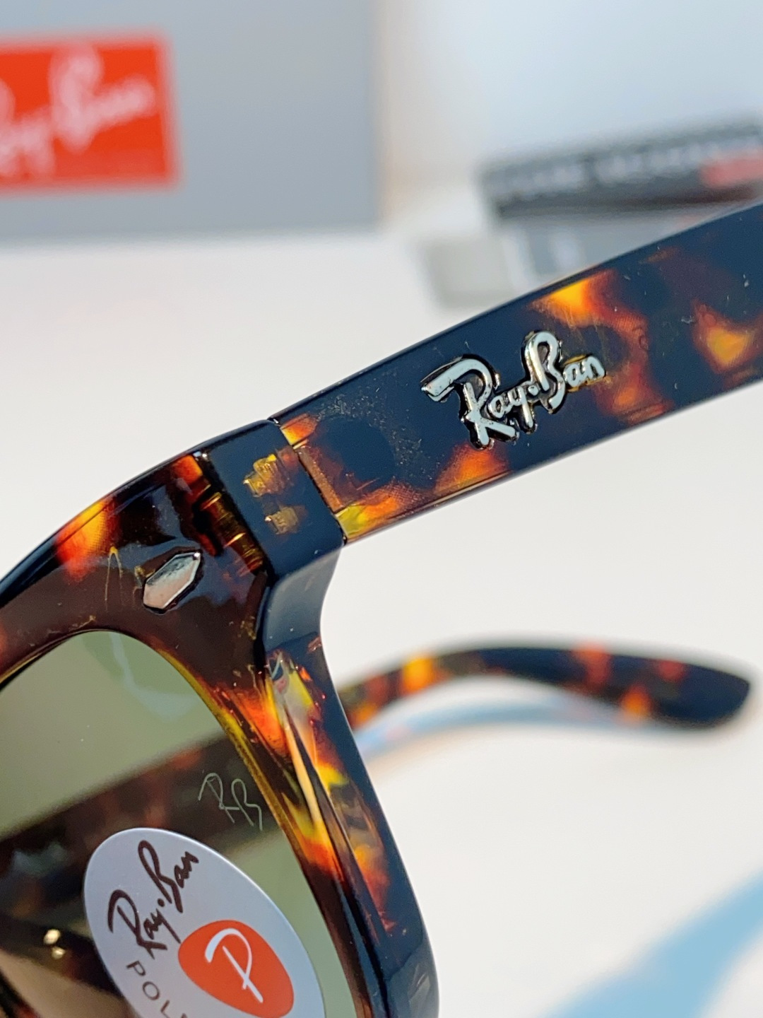 RayBan雷朋 永不过时的经典Wayfarer徒步者系列，这副哑光黑真的低调又耐看，告别亮黑的张扬，高