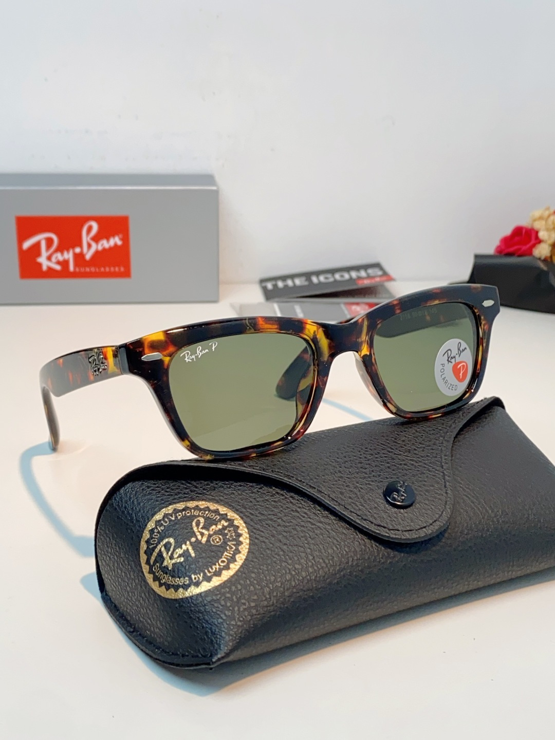 RayBan雷朋 永不过时的经典Wayfarer徒步者系列，这副哑光黑真的低调又耐看，告别亮黑的张扬，高