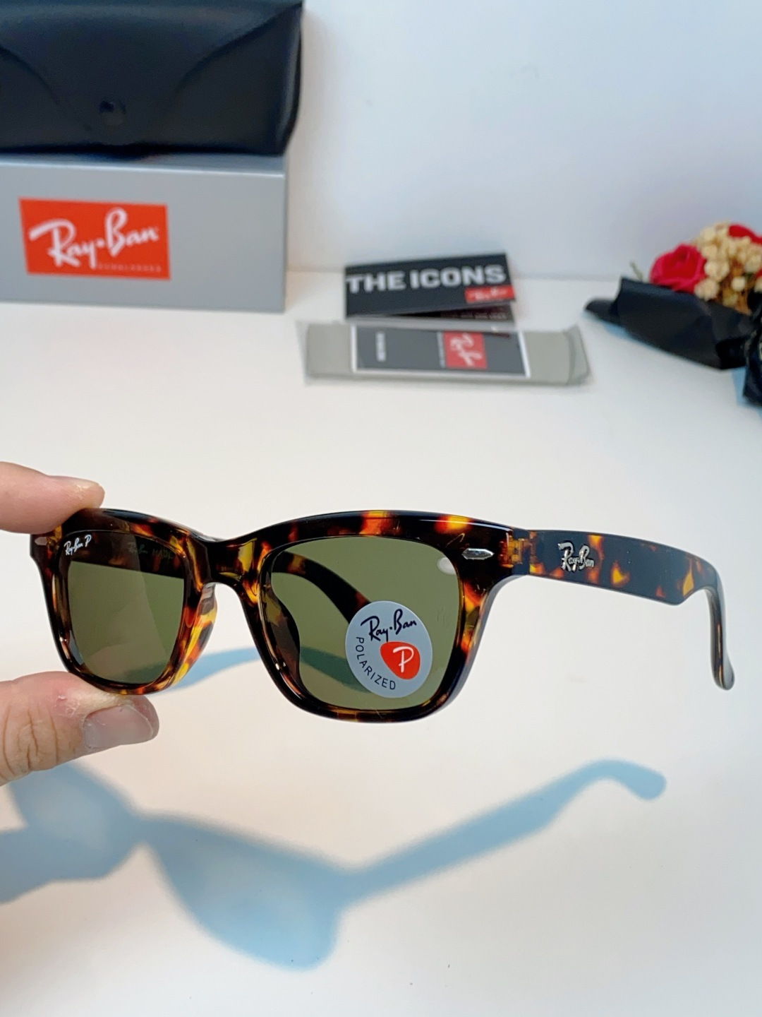 RayBan雷朋 永不过时的经典Wayfarer徒步者系列，这副哑光黑真的低调又耐看，告别亮黑的张扬，高