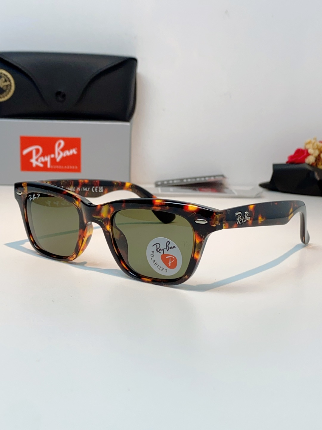 RayBan雷朋 永不过时的经典Wayfarer徒步者系列，这副哑光黑真的低调又耐看，告别亮黑的张扬，高