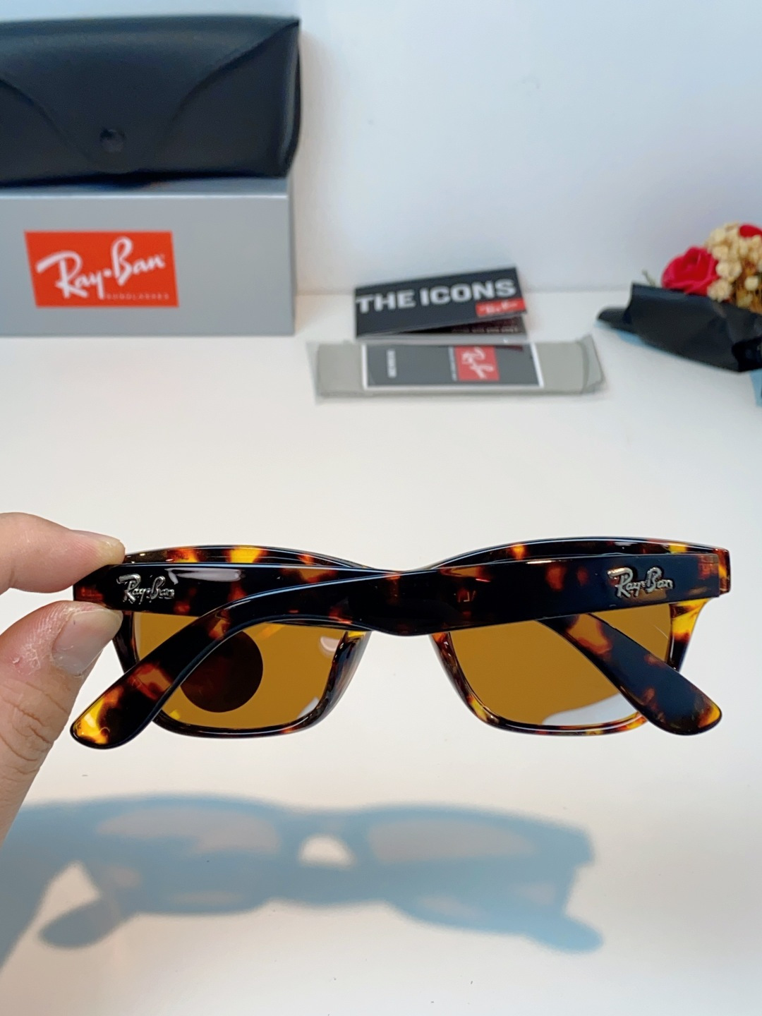 RayBan雷朋 永不过时的经典Wayfarer徒步者系列，这副哑光黑真的低调又耐看，告别亮黑的张扬，高