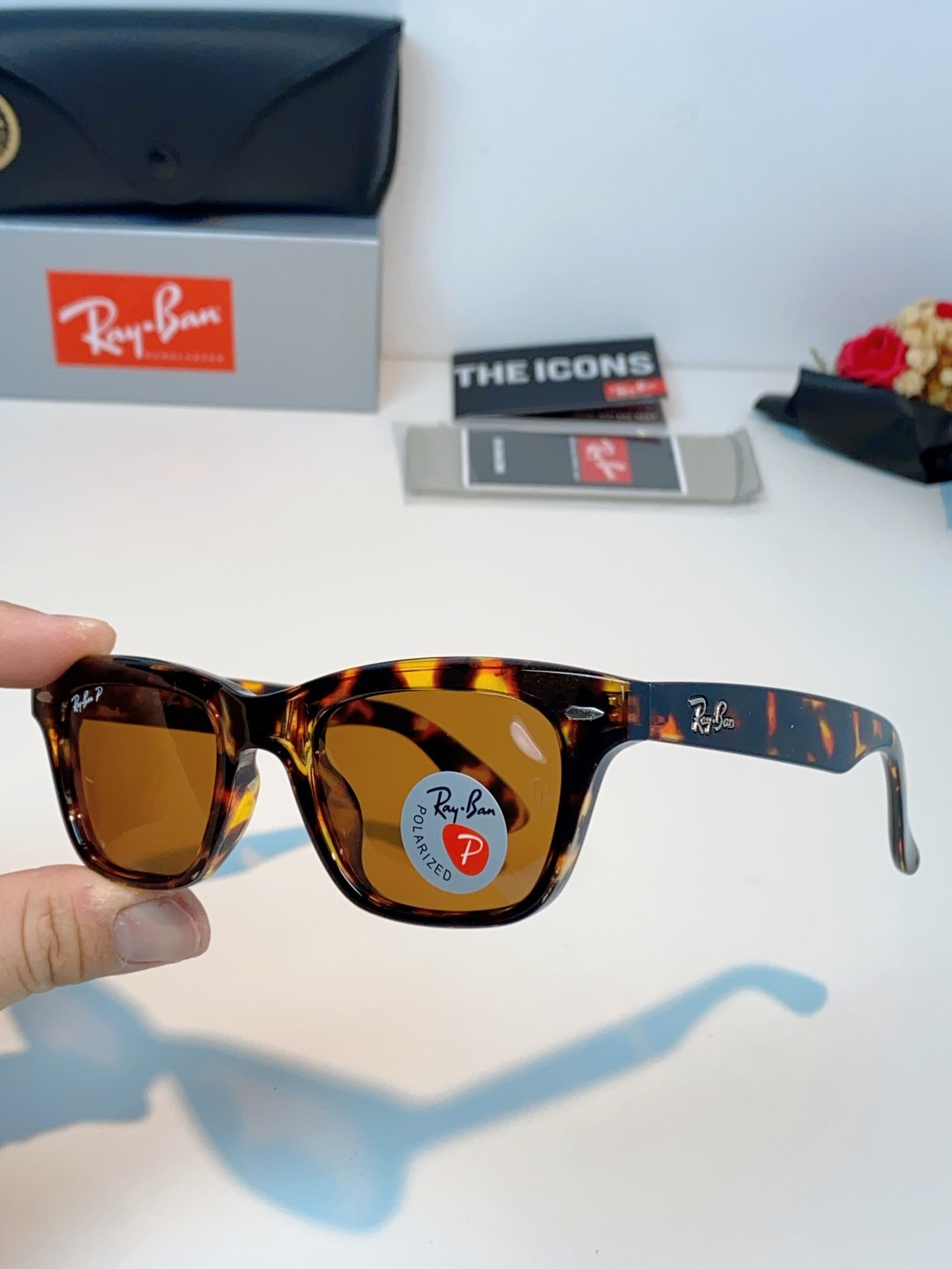 RayBan雷朋 永不过时的经典Wayfarer徒步者系列，这副哑光黑真的低调又耐看，告别亮黑的张扬，高
