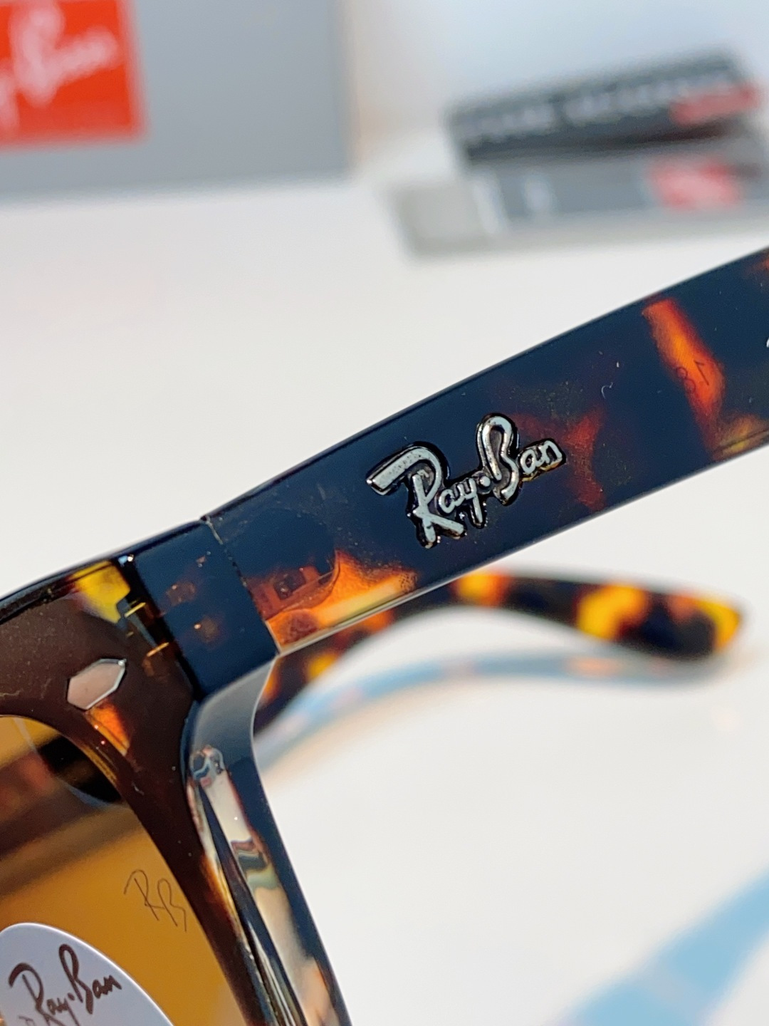 RayBan雷朋 永不过时的经典Wayfarer徒步者系列，这副哑光黑真的低调又耐看，告别亮黑的张扬，高