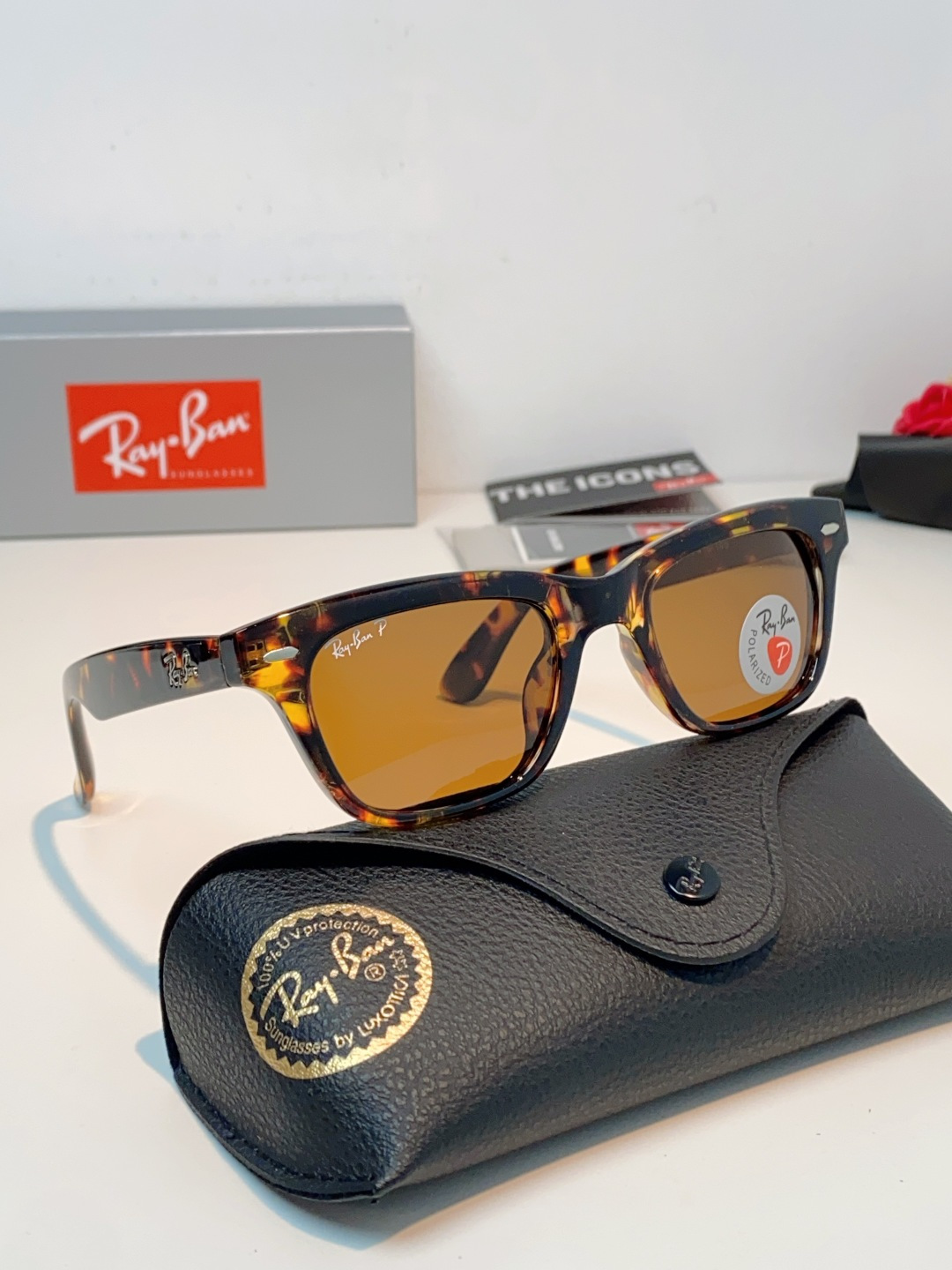 RayBan雷朋 永不过时的经典Wayfarer徒步者系列，这副哑光黑真的低调又耐看，告别亮黑的张扬，高