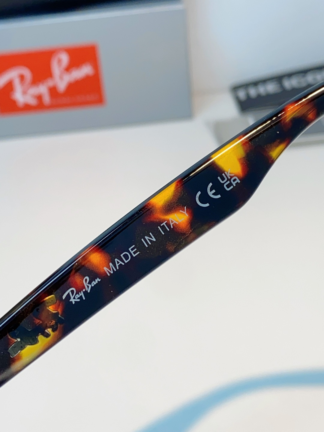 RayBan雷朋 永不过时的经典Wayfarer徒步者系列，这副哑光黑真的低调又耐看，告别亮黑的张扬，高