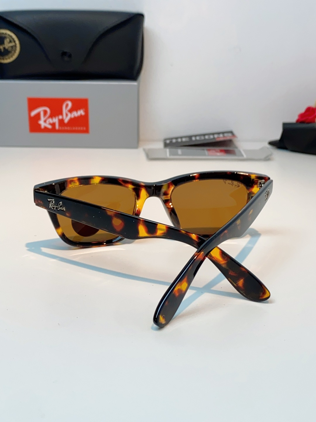 RayBan雷朋 永不过时的经典Wayfarer徒步者系列，这副哑光黑真的低调又耐看，告别亮黑的张扬，高