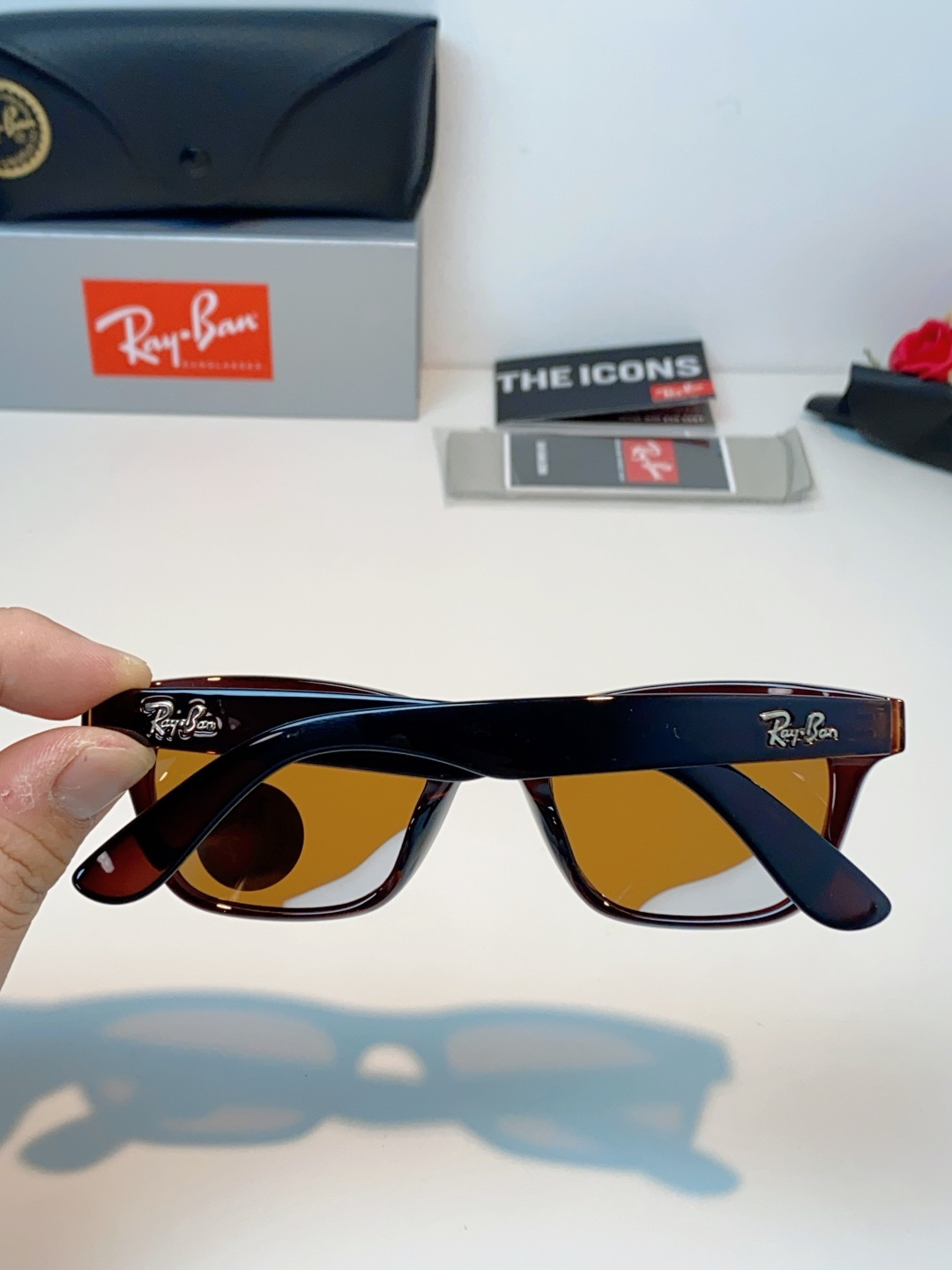 RayBan雷朋 永不过时的经典Wayfarer徒步者系列，这副哑光黑真的低调又耐看，告别亮黑的张扬，高