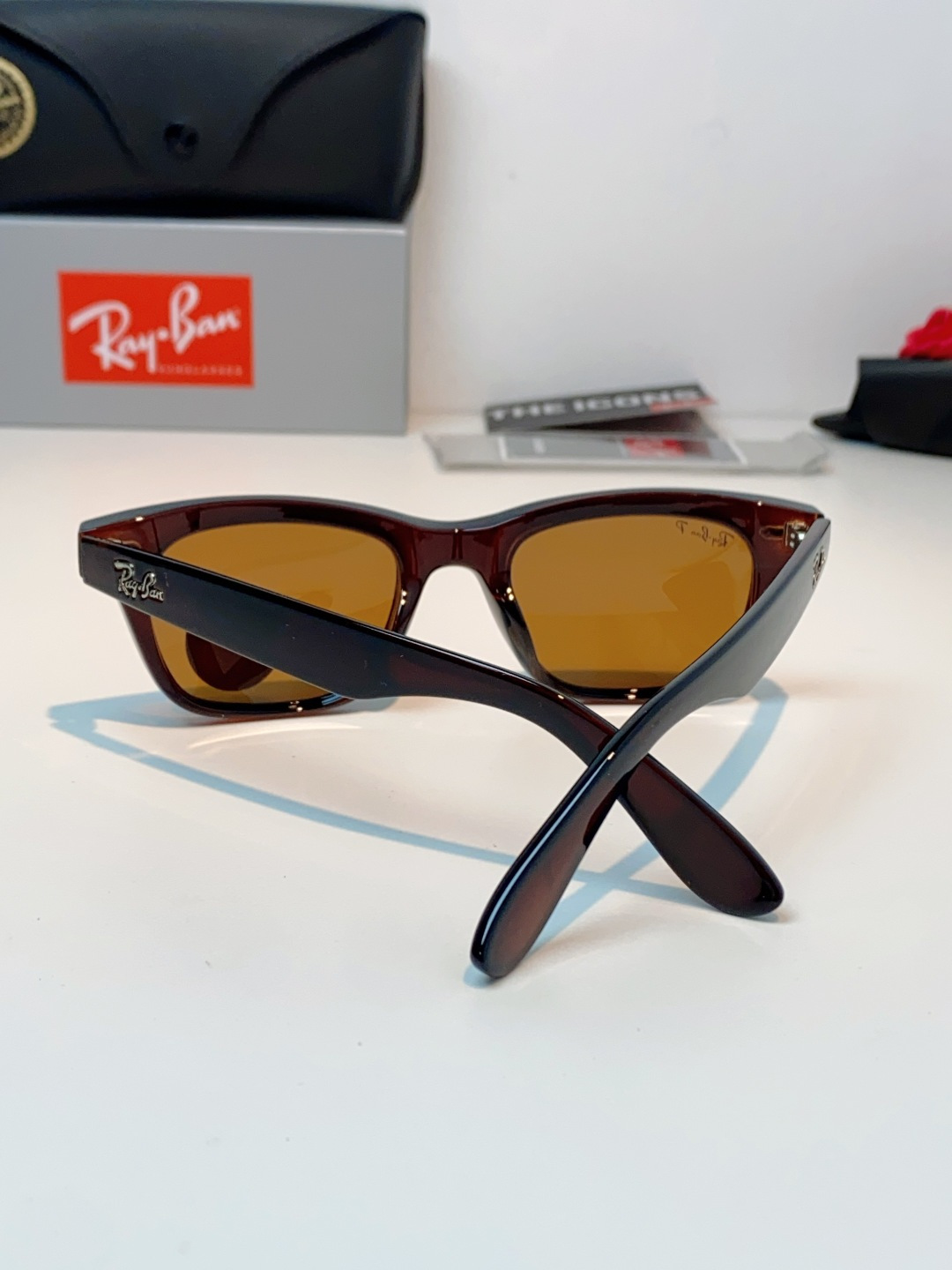 RayBan雷朋 永不过时的经典Wayfarer徒步者系列，这副哑光黑真的低调又耐看，告别亮黑的张扬，高