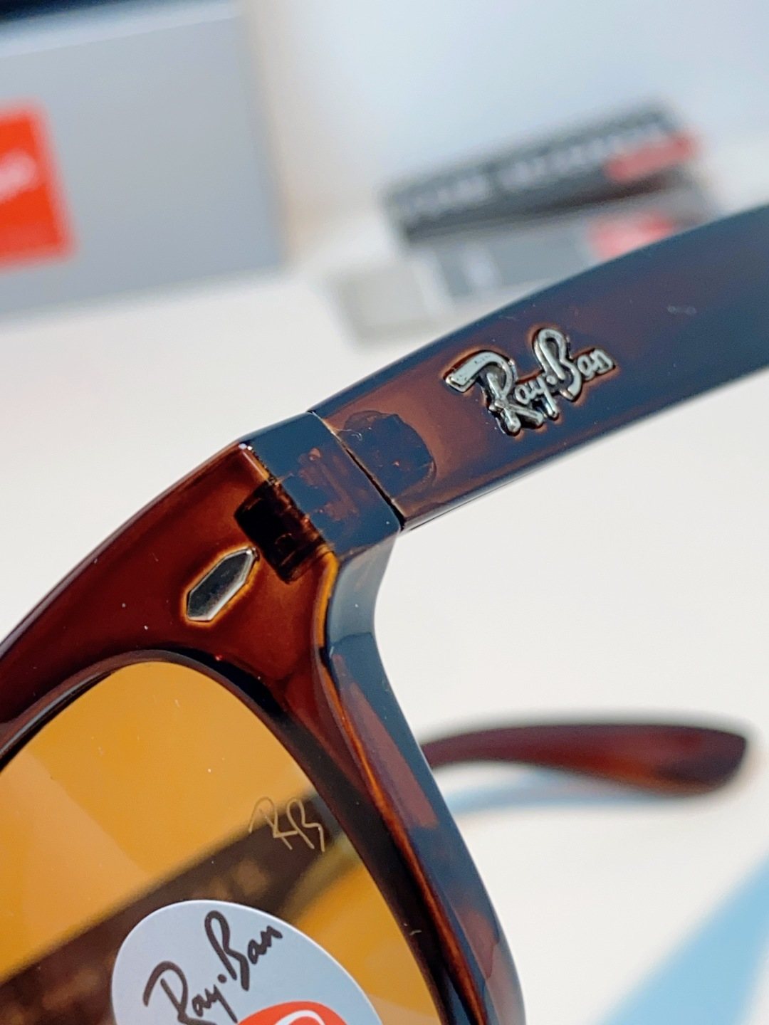 RayBan雷朋 永不过时的经典Wayfarer徒步者系列，这副哑光黑真的低调又耐看，告别亮黑的张扬，高