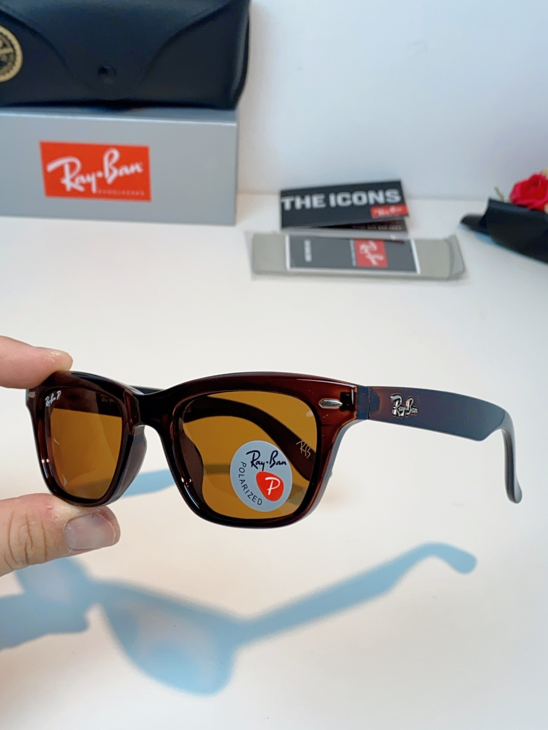 RayBan雷朋 永不过时的经典Wayfarer徒步者系列，这副哑光黑真的低调又耐看，告别亮黑的张扬，高