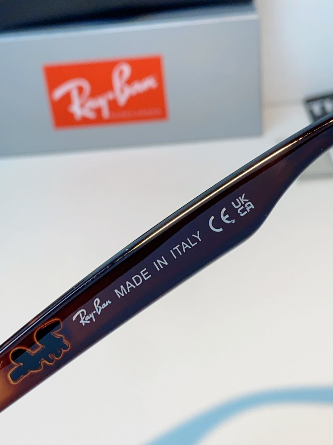 RayBan雷朋 永不过时的经典Wayfarer徒步者系列，这副哑光黑真的低调又耐看，告别亮黑的张扬，高