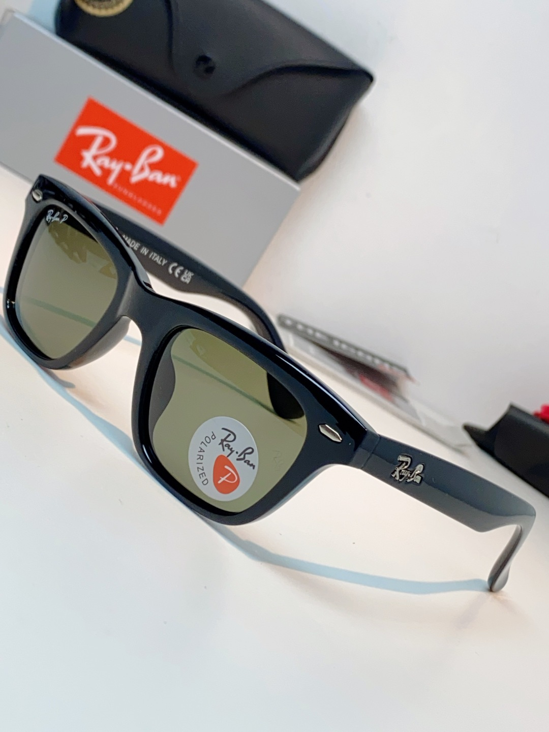 RayBan雷朋 永不过时的经典Wayfarer徒步者系列，这副哑光黑真的低调又耐看，告别亮黑的张扬，高