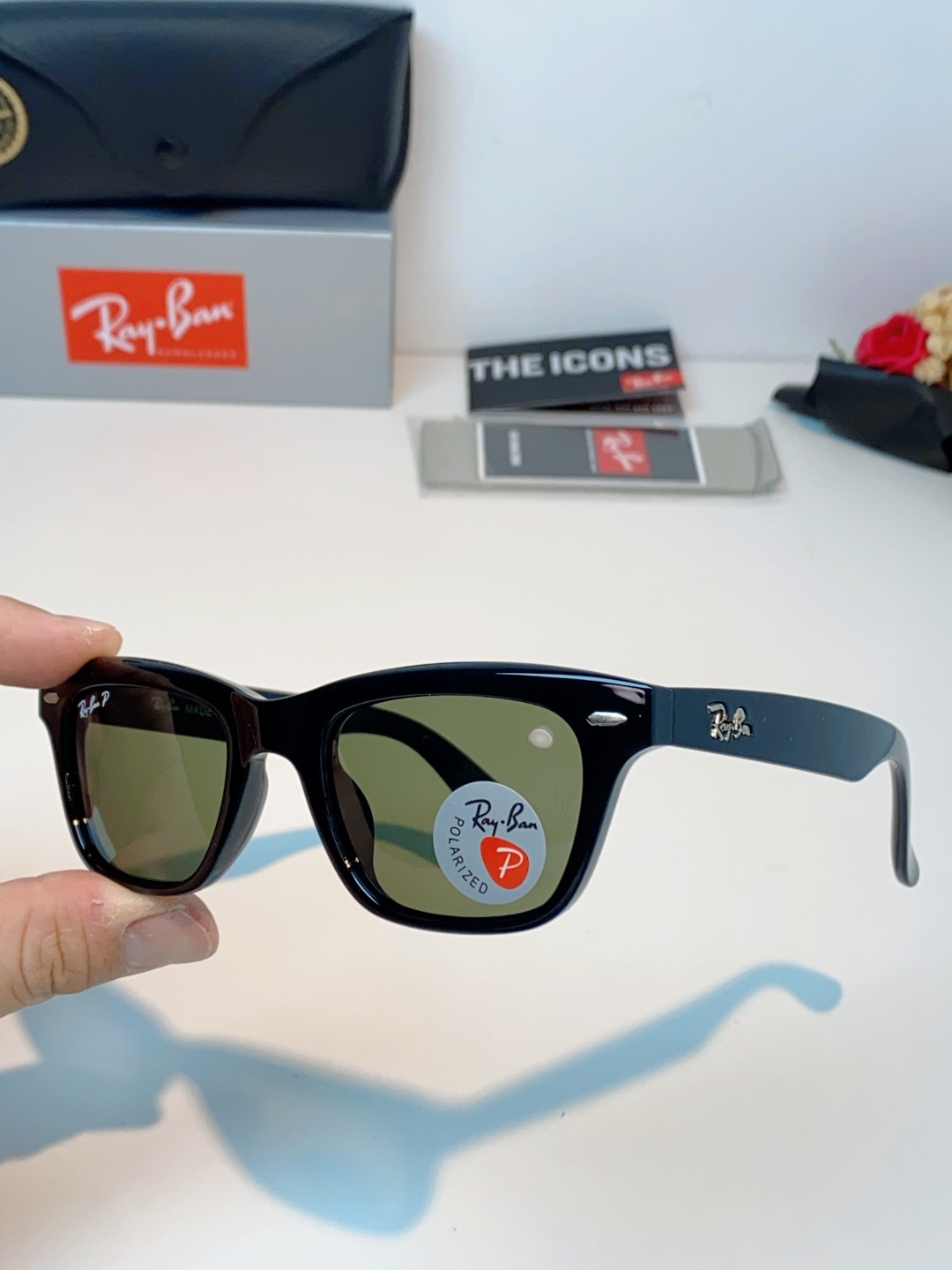 RayBan雷朋 永不过时的经典Wayfarer徒步者系列，这副哑光黑真的低调又耐看，告别亮黑的张扬，高