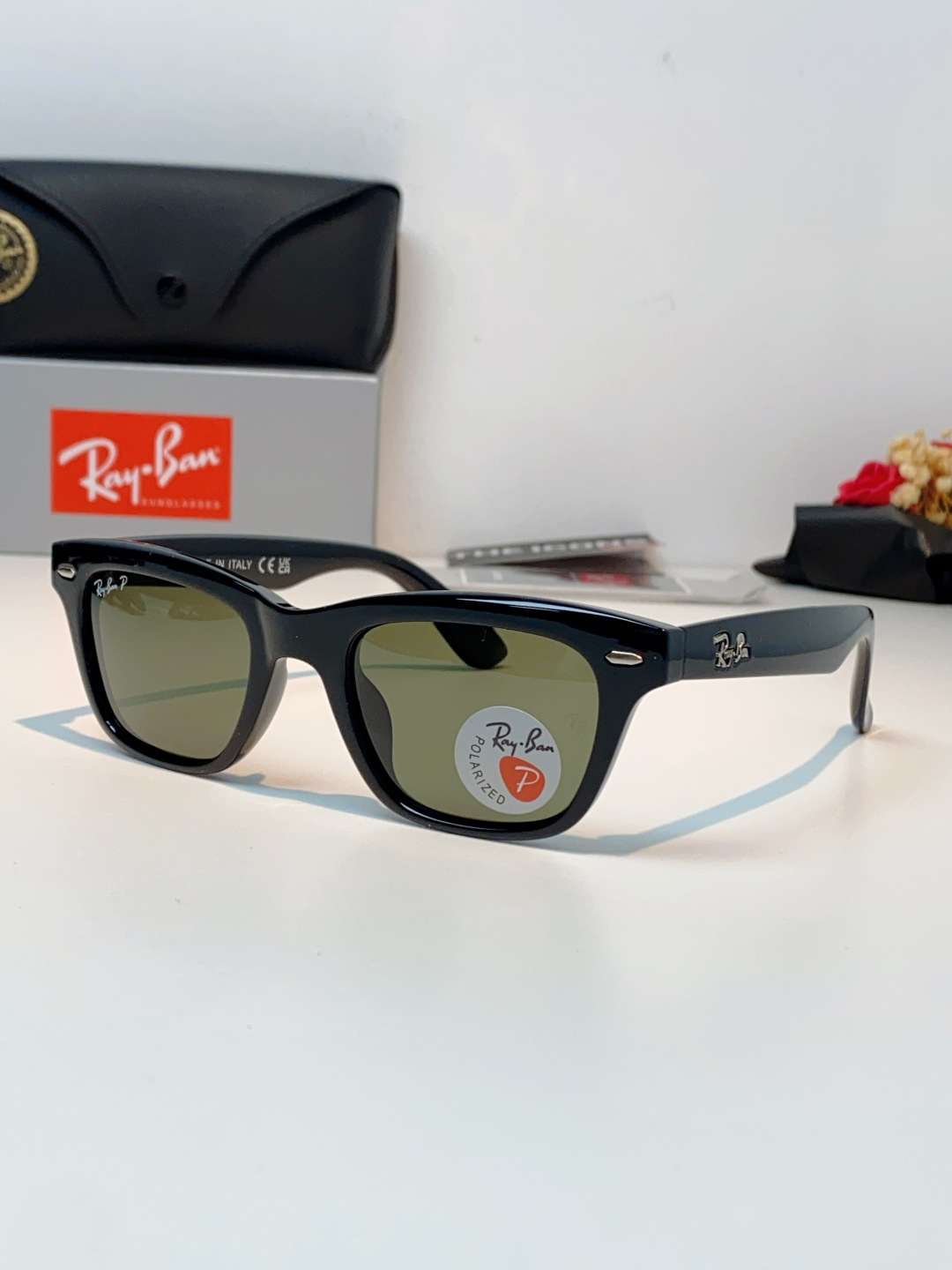 RayBan雷朋 永不过时的经典Wayfarer徒步者系列，这副哑光黑真的低调又耐看，告别亮黑的张扬，高