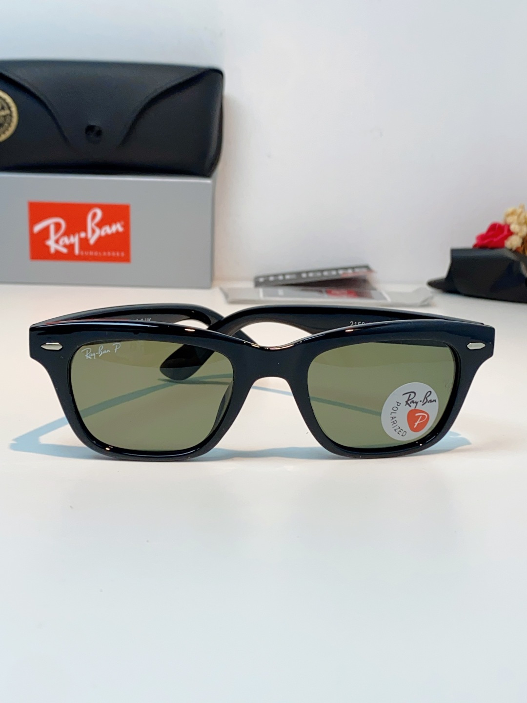RayBan雷朋 永不过时的经典Wayfarer徒步者系列，这副哑光黑真的低调又耐看，告别亮黑的张扬，高