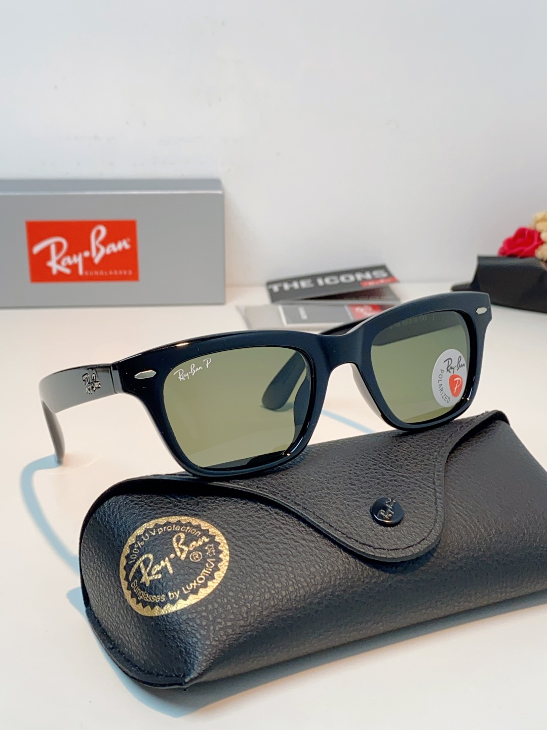 RayBan雷朋 永不过时的经典Wayfarer徒步者系列，这副哑光黑真的低调又耐看，告别亮黑的张扬，高