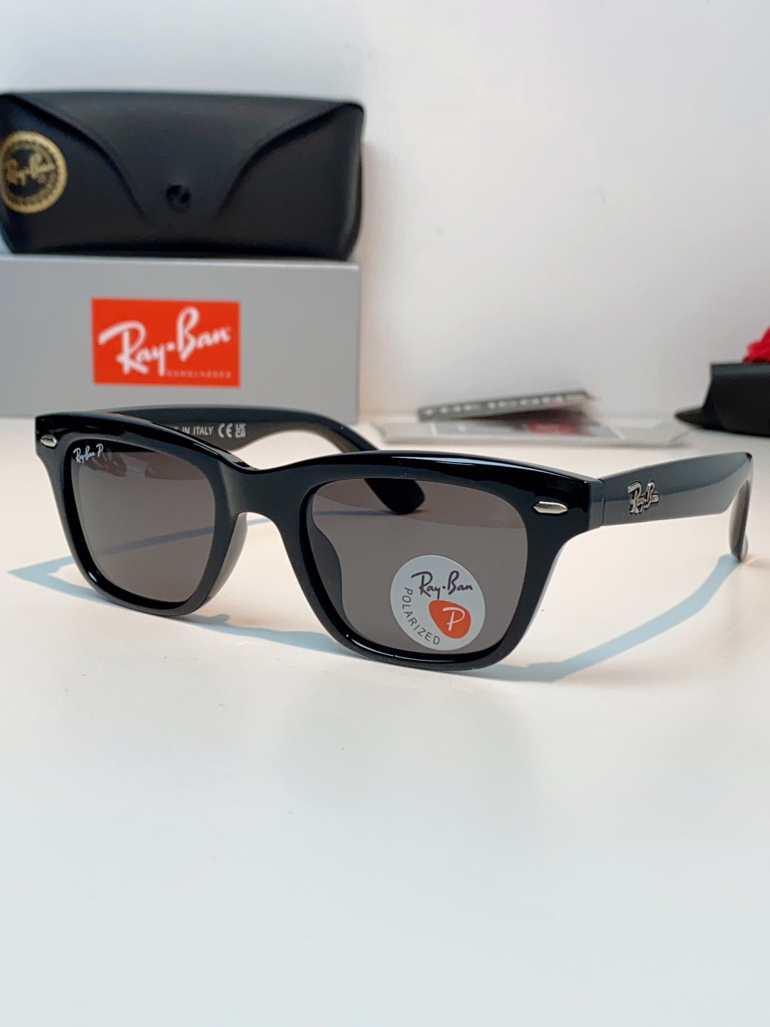 RayBan雷朋 永不过时的经典Wayfarer徒步者系列，这副哑光黑真的低调又耐看，告别亮黑的张扬，高