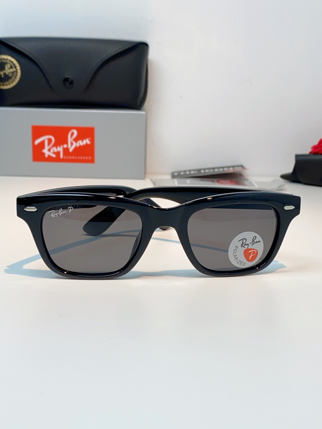 RayBan雷朋 永不过时的经典Wayfarer徒步者系列，这副哑光黑真的低调又耐看，告别亮黑的张扬，高