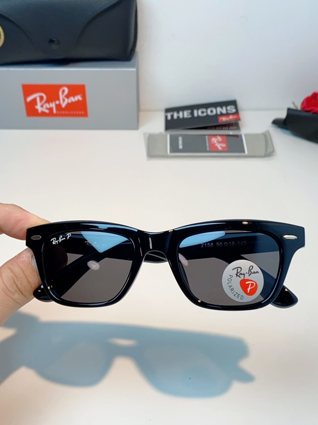 RayBan雷朋 永不过时的经典Wayfarer徒步者系列，这副哑光黑真的低调又耐看，告别亮黑的张扬，高