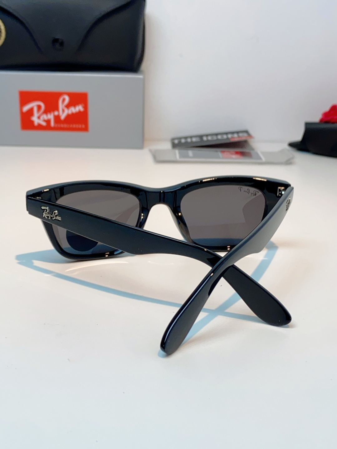 RayBan雷朋 永不过时的经典Wayfarer徒步者系列，这副哑光黑真的低调又耐看，告别亮黑的张扬，高