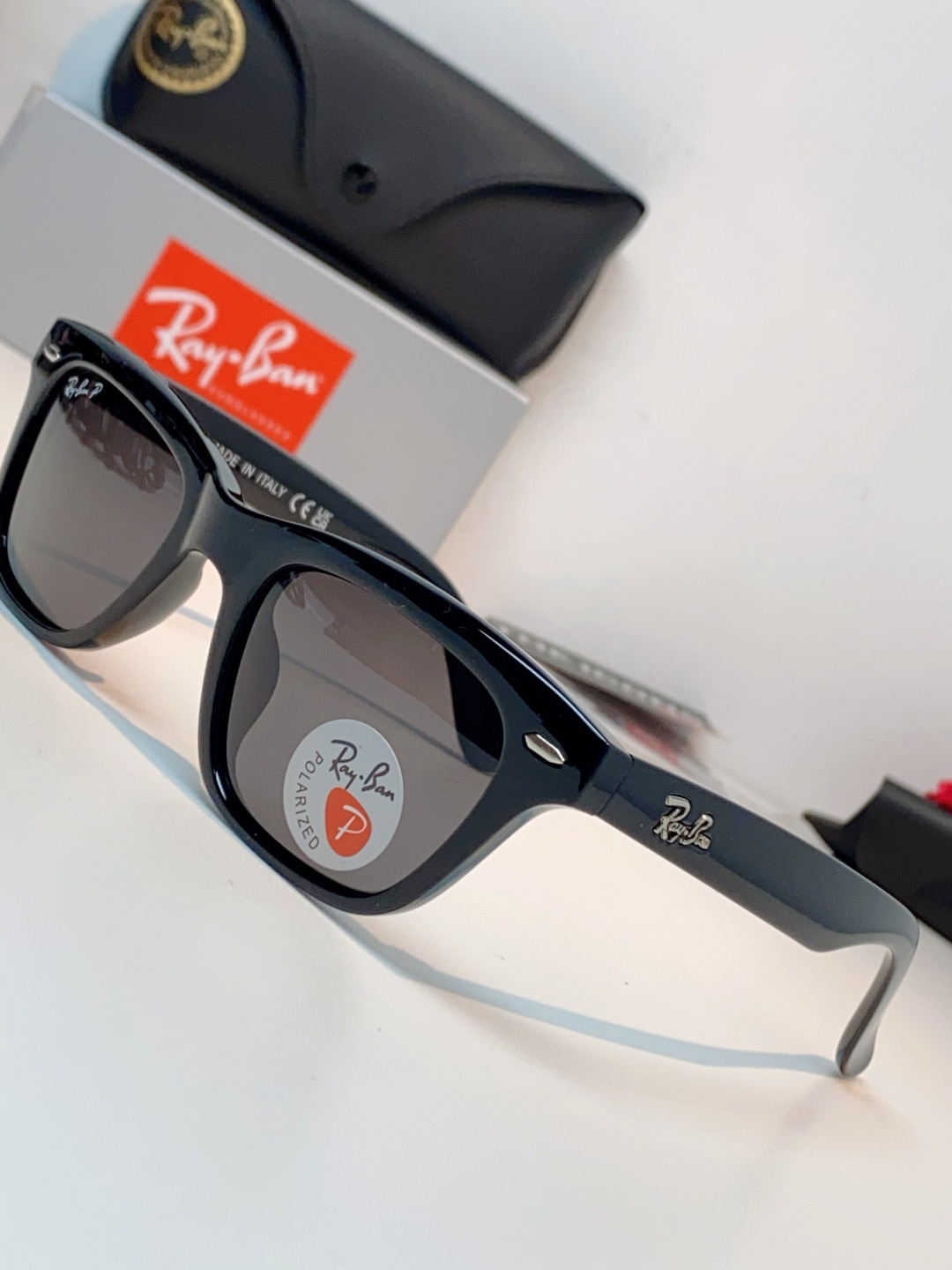 RayBan雷朋 永不过时的经典Wayfarer徒步者系列，这副哑光黑真的低调又耐看，告别亮黑的张扬，高