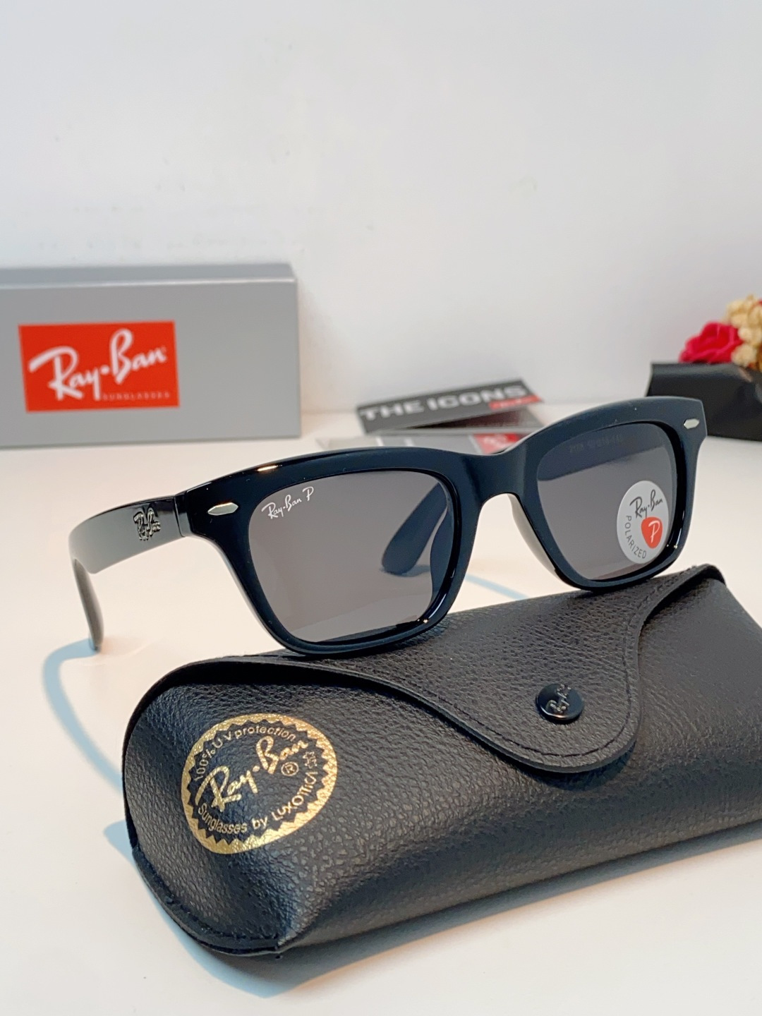 RayBan雷朋 永不过时的经典Wayfarer徒步者系列，这副哑光黑真的低调又耐看，告别亮黑的张扬，高