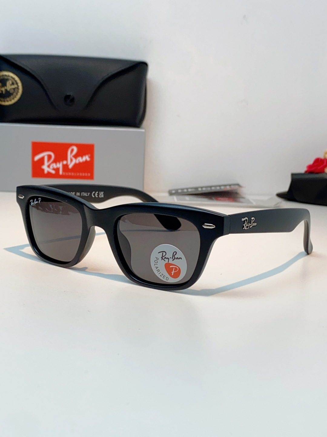 RayBan雷朋 永不过时的经典Wayfarer徒步者系列，这副哑光黑真的低调又耐看，告别亮黑的张扬，高