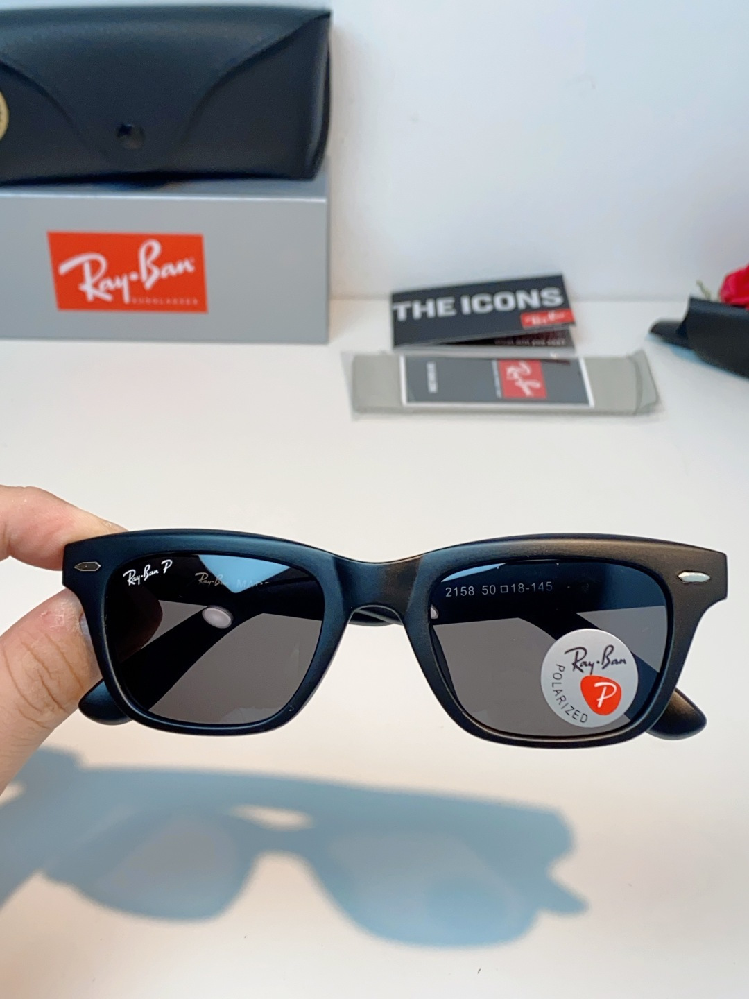 RayBan雷朋 永不过时的经典Wayfarer徒步者系列，这副哑光黑真的低调又耐看，告别亮黑的张扬，高