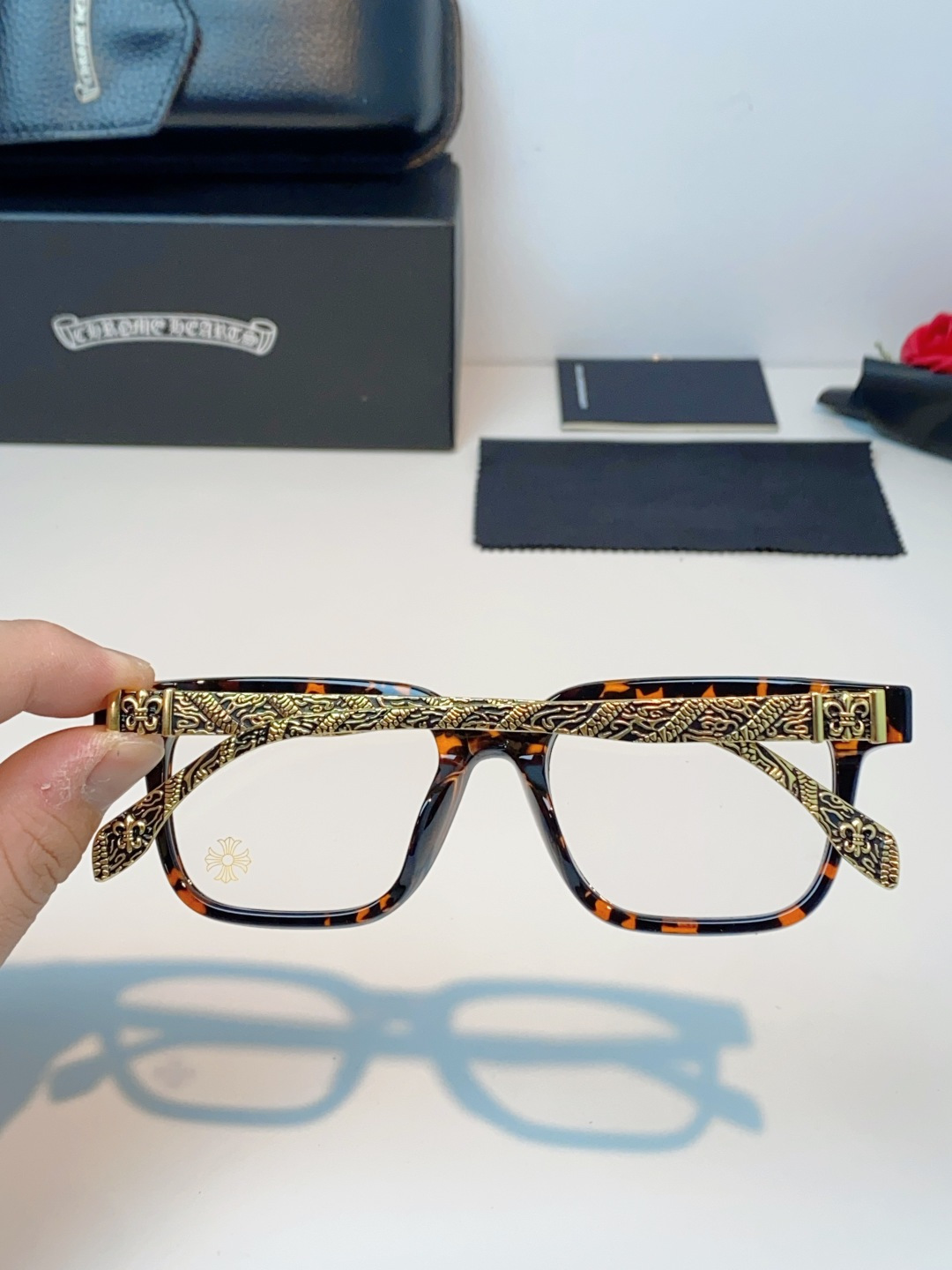 Chrome Hearts 克罗心 2026新款经典黑粗方框版型，利落方正轮廓，强效修饰圆脸、鹅蛋脸、方