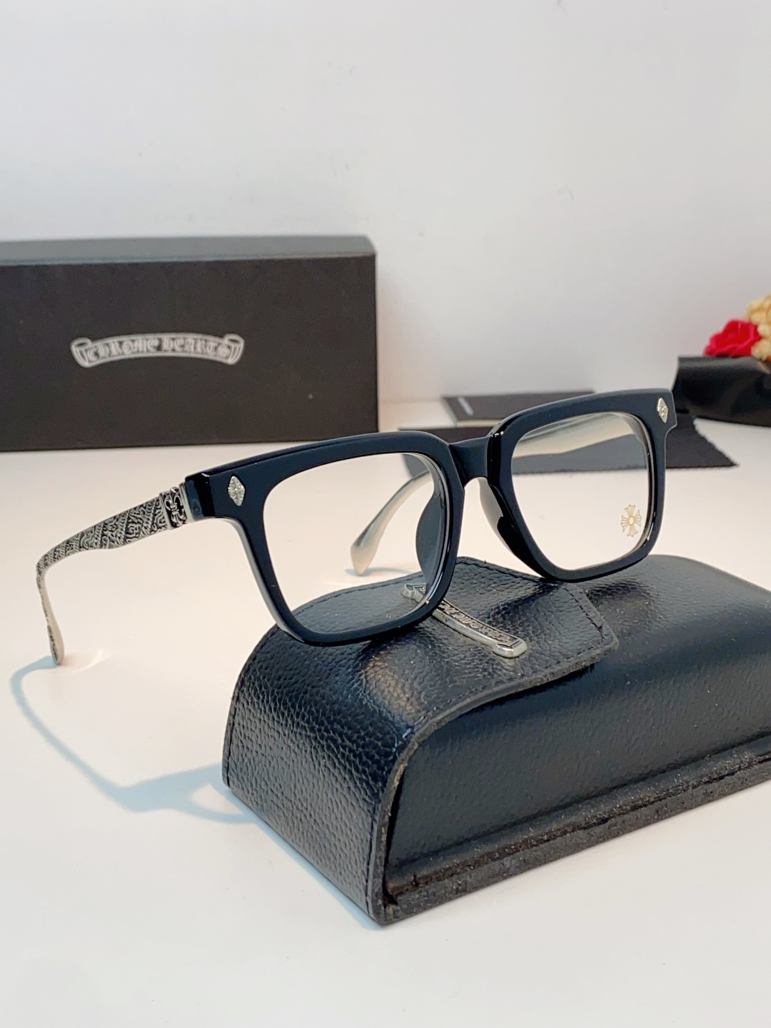 Chrome Hearts 克罗心 2026新款经典黑粗方框版型，利落方正轮廓，强效修饰圆脸、鹅蛋脸、方